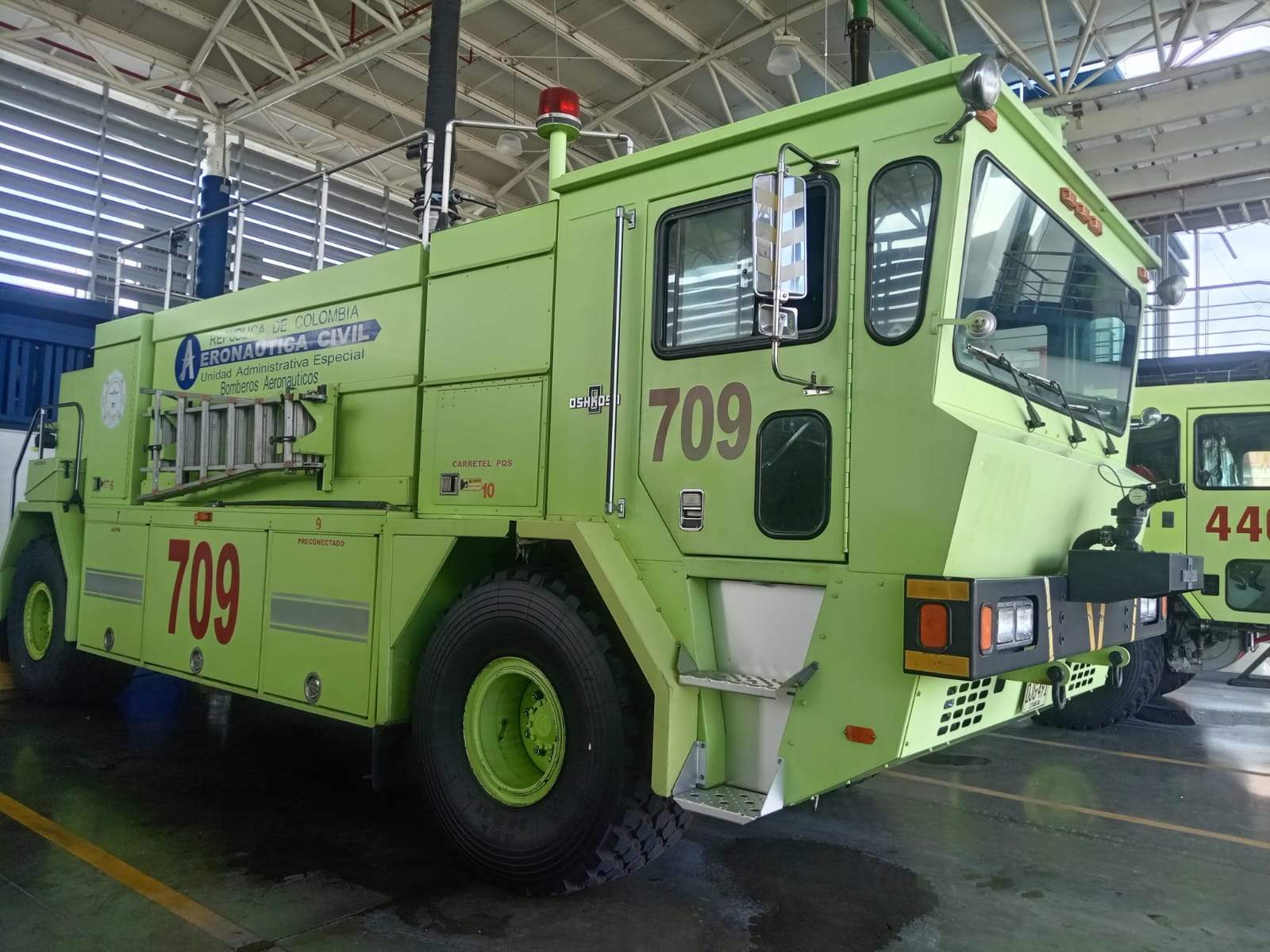 Detalle de sistema hidráulico en maquinaria pesada